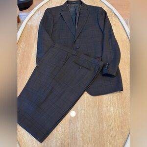 Elegant Charcoal Plaid Suit for Men
